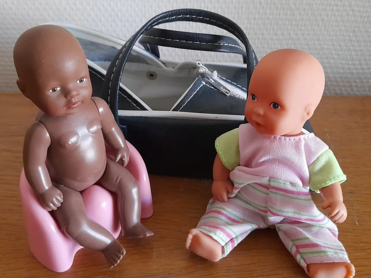 Billede 4 - Retro dukkebærelift inkl 2 dukker og 1 potte.