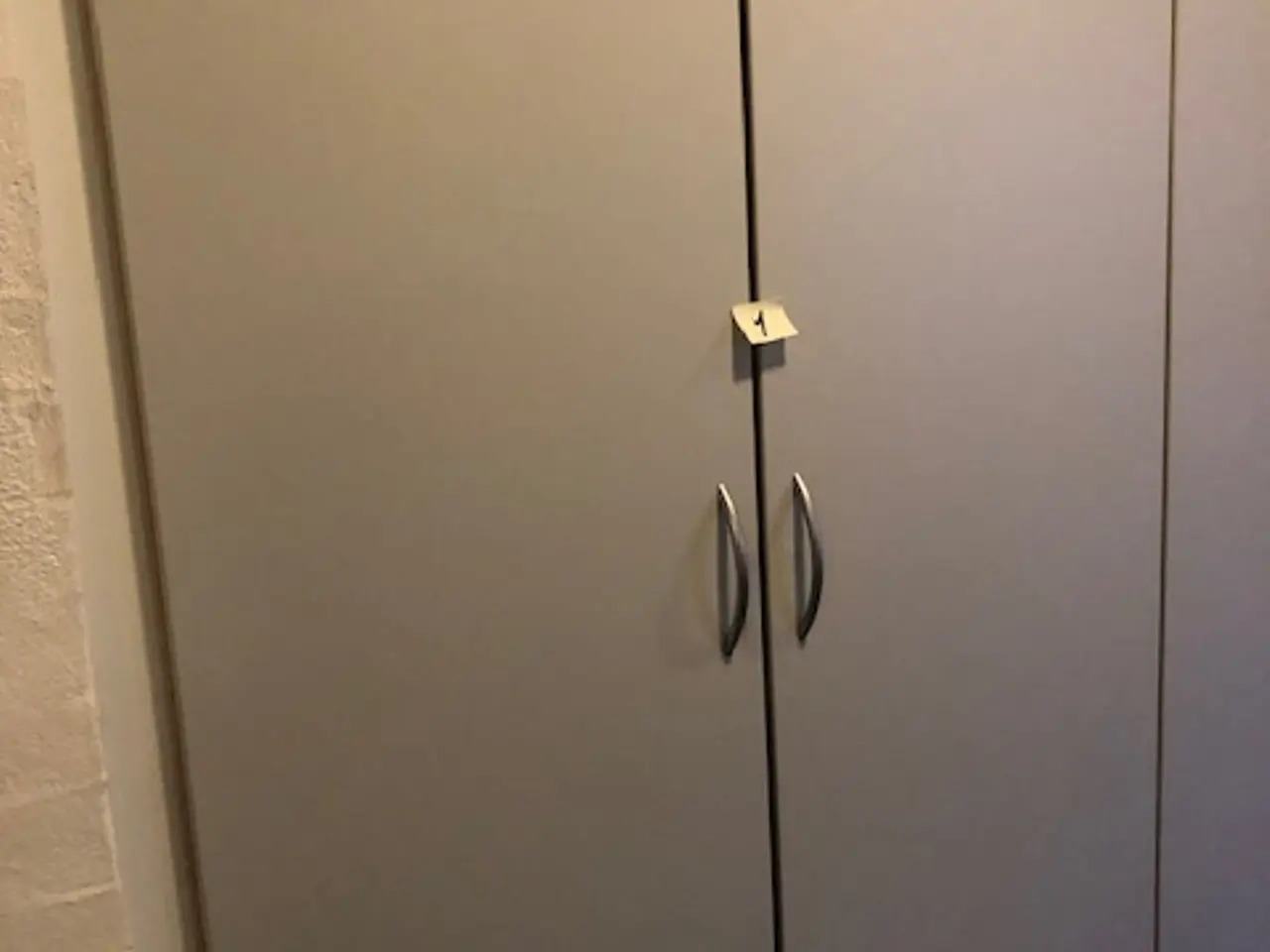 Billede 5 - Garderobeskab , Grå skabslåger 1500kr