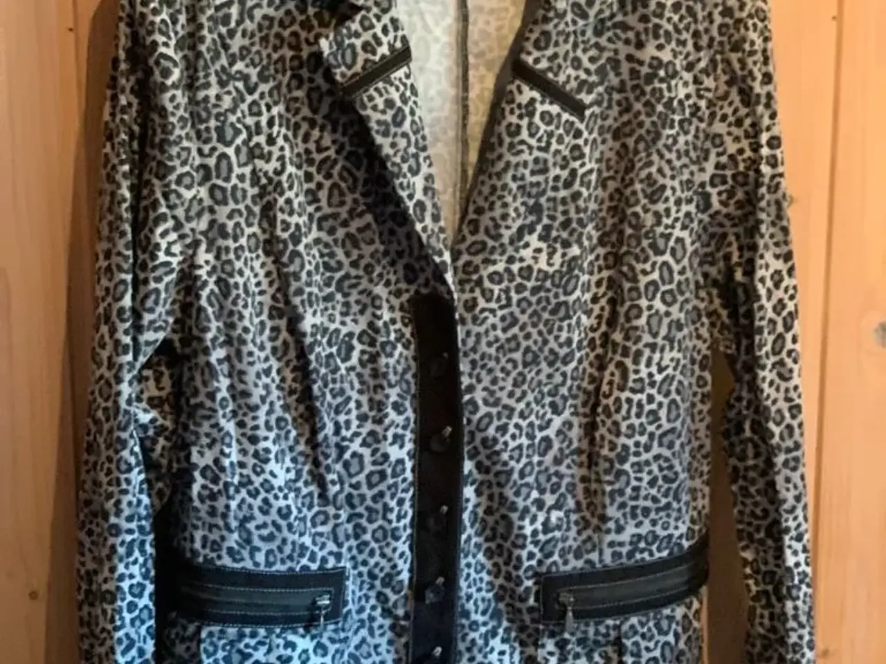 Billede 1 - Leopard jakke