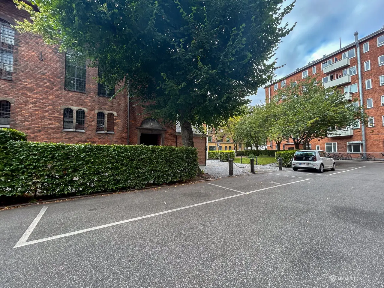 Billede 1 - Parkeringspladser - Falkonervænget 1-33. Frederiksberg