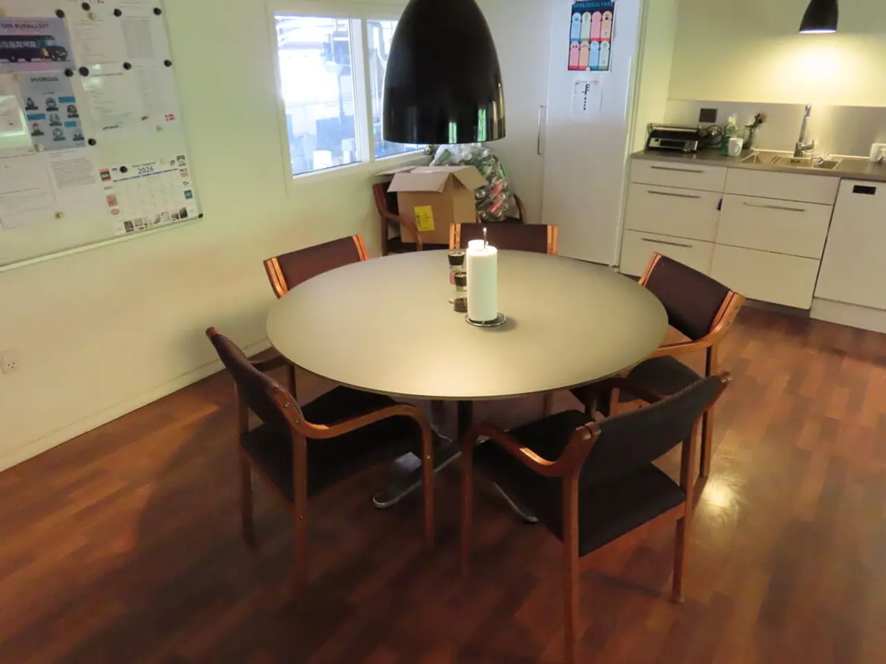 Billede 5 - Indhold i frokoststue