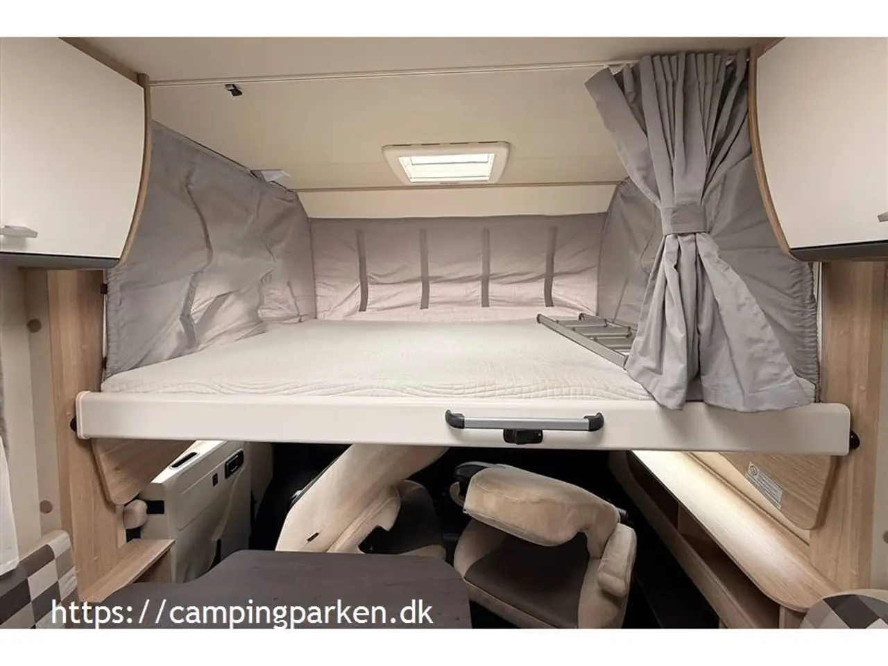 Billede 10 - 2019 - SunLight I 69 L Meget camper for pengene! Queens bed, markise, solceller, aircondition, cykelholder