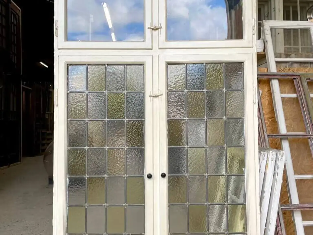 Billede 1 - Stort, originalt forsatsvindue m. blyindfattet glas
