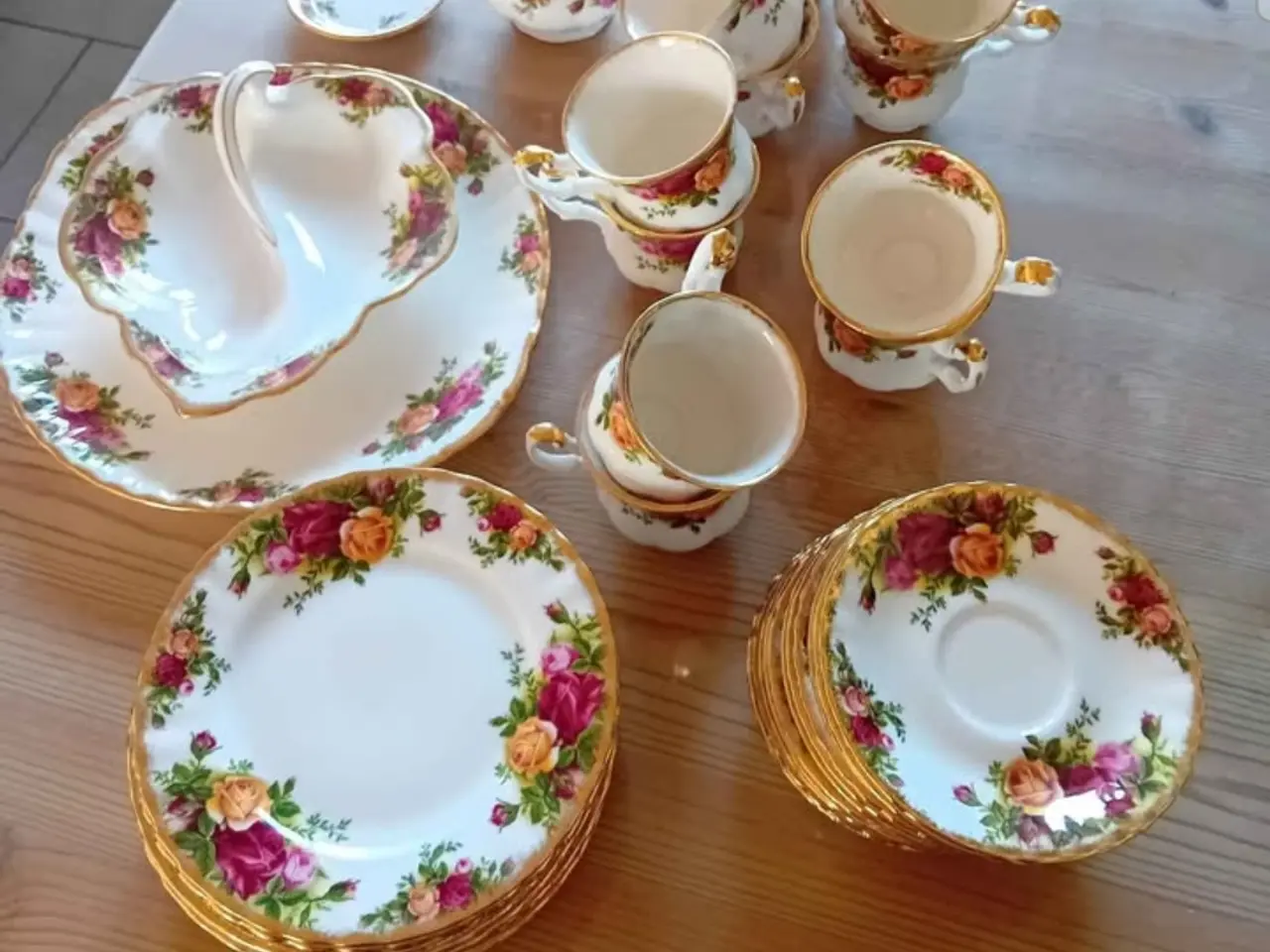 Billede 1 - Royal Albert stel. Engelsk kongeligt porcelæn.