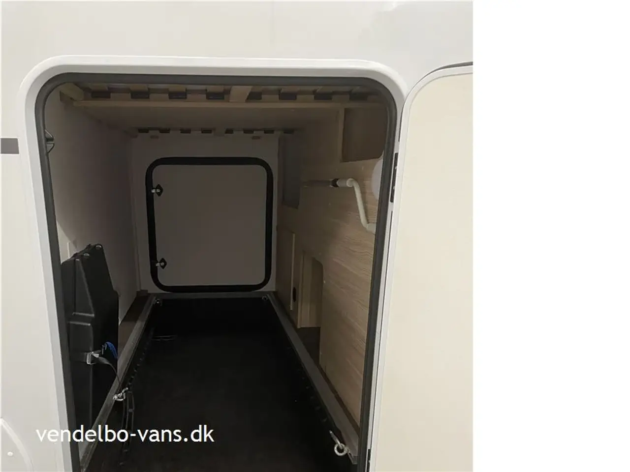 Billede 18 - 2021 - SunLight VAN V66 Adventure Edit   Enkelsenge og garage - kun 6,5 m lang