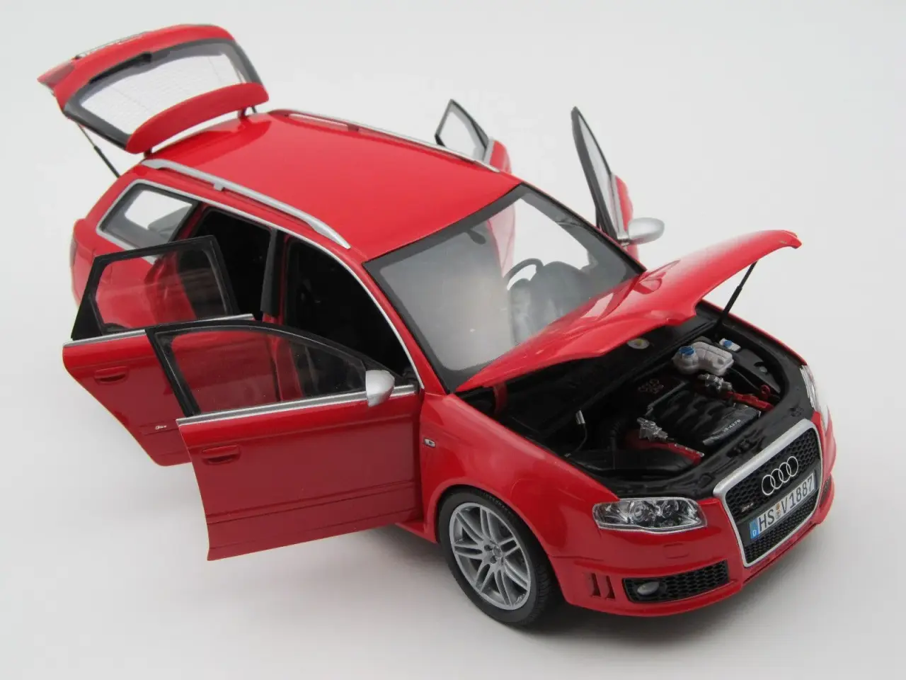 Billede 5 - 2006 Audi RS4 Avant B7 MINICHAMPS - 1:18