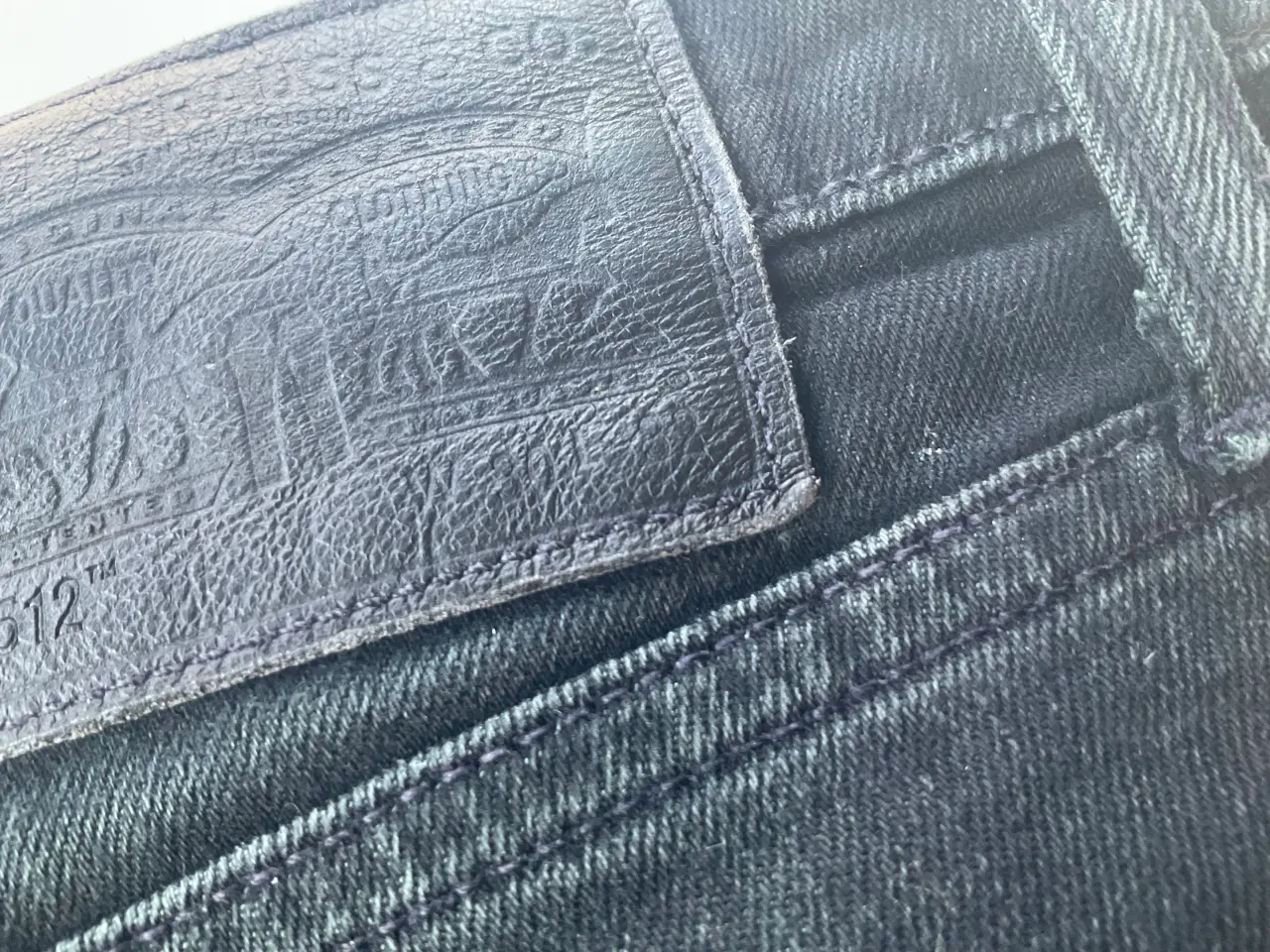 Billede 3 - Slidte sorte Levi’s