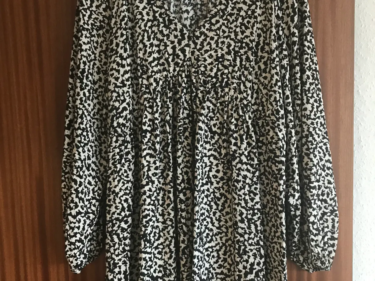 Billede 1 - H&M kjole m. dyreprint str. XL