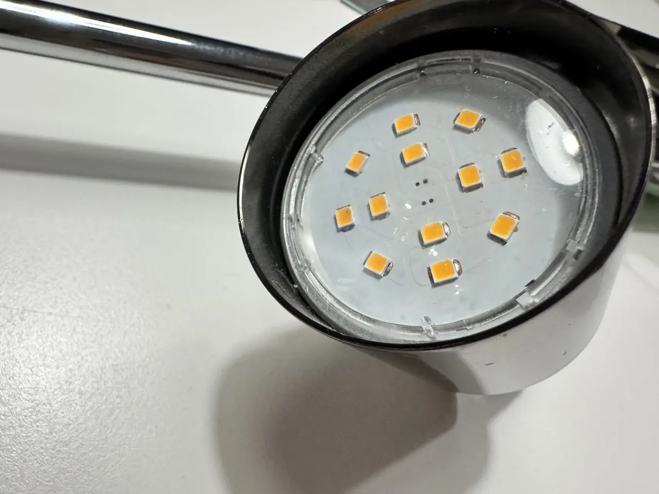 Billede 5 - Spotlight lampe med 4 lamper i krom og sort