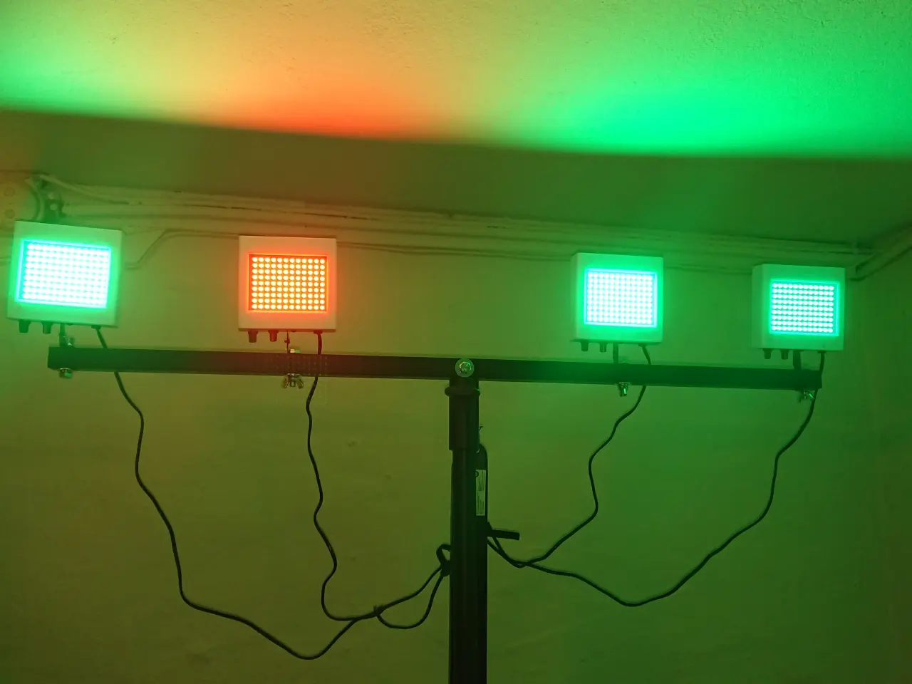 Billede 15 - Udlejes - 4 stk. KRAFTIG LYSSTÆRK LED 108Watt