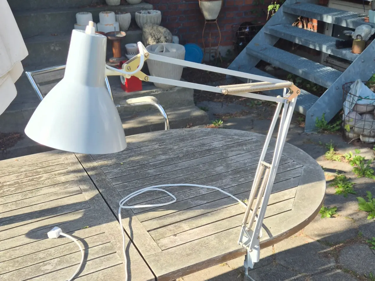 Billede 3 - Fin lysegrå arkitektlampe