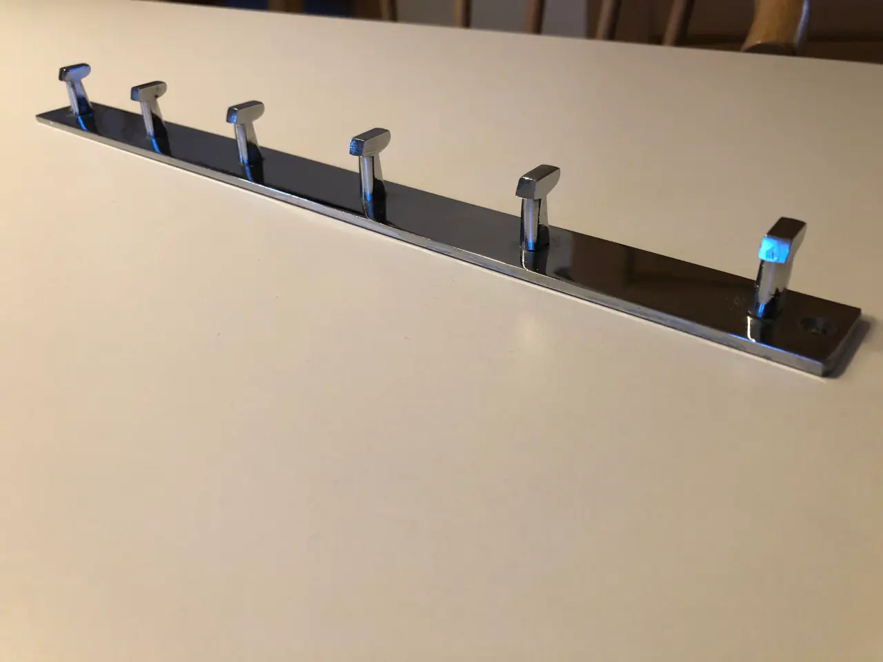 Billede 3 - Forkromet knagerække 32 cm