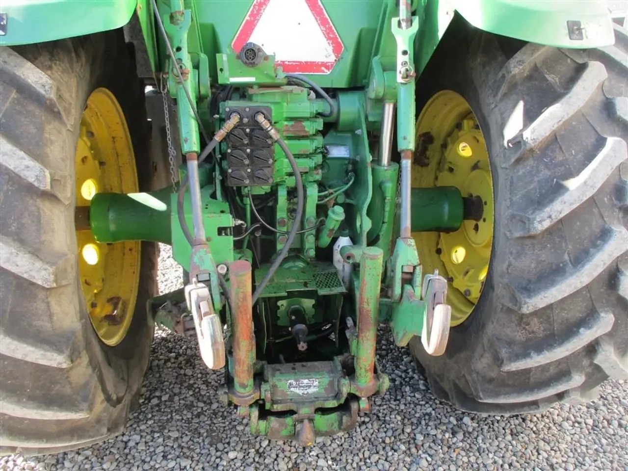 Billede 9 - John Deere 8300 Pæn regulær traktor med rigtig gode dæk på.