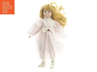 Porcelænsdukke i lyserød kjole (str. 40,5 cm)