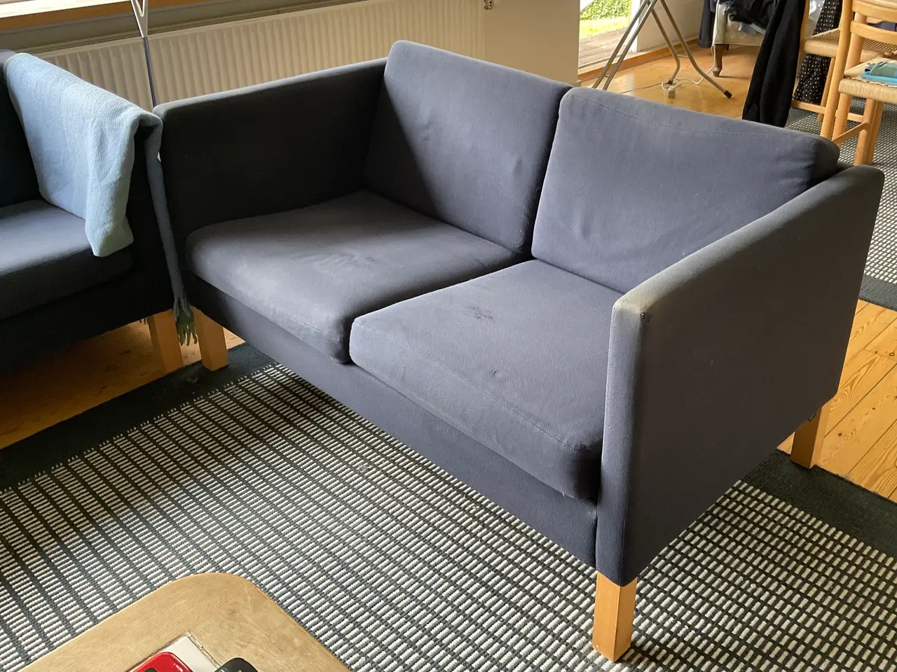 Billede 3 - Søren Lund 2 pers. Sofa i uld, antracit farve.