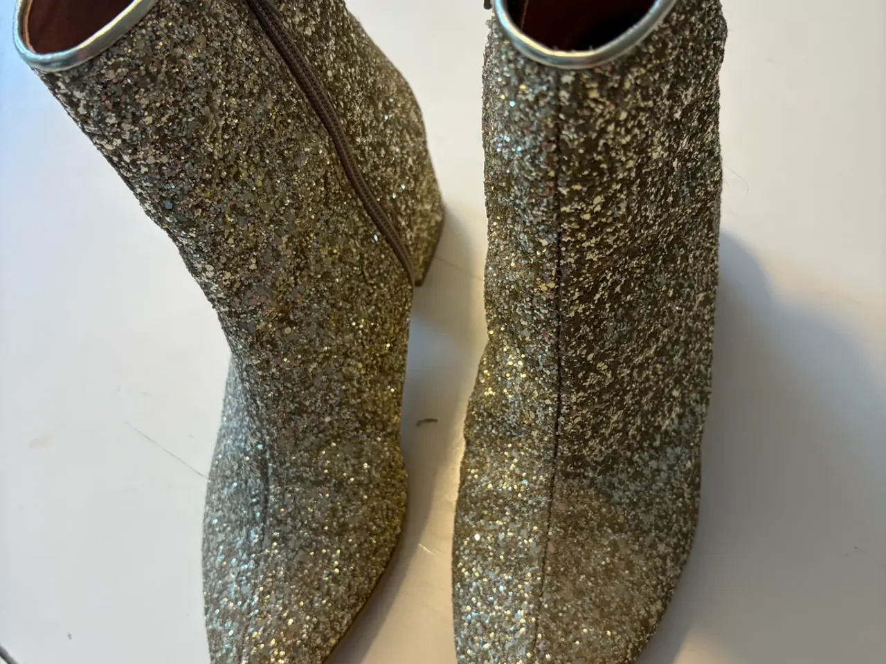 Billede 2 - Guldstøvletter fra Shoedesign Copenhagen str. 39