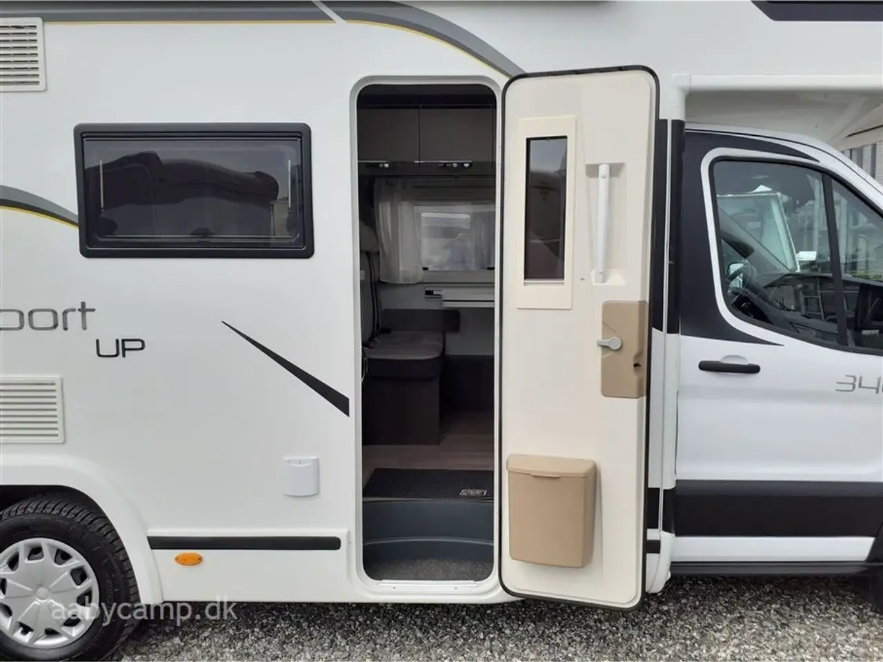 Billede 5 - 2020 - Benimar Sport 340 UP Solceller. Batteri. Markise. Cykelstativ. 5 Selepladser. Aircondition i Bo-del.