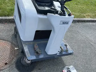 Nilfisk SR 1100S Fejemaskine