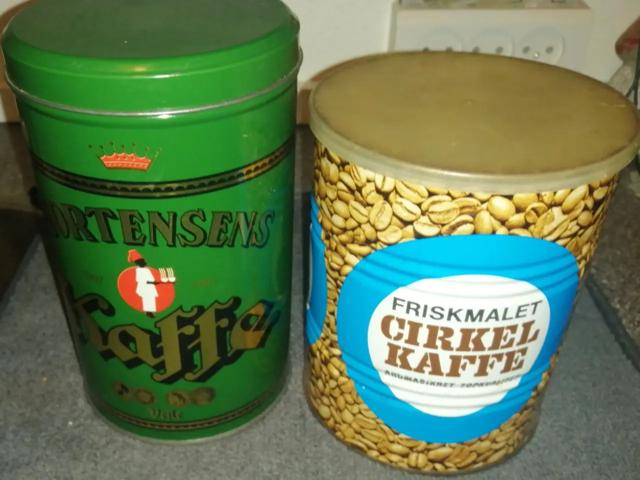 Billede 4 - 2 STK RETRO KAFFE DÅSER, CIRKEL OG MORTENSEN