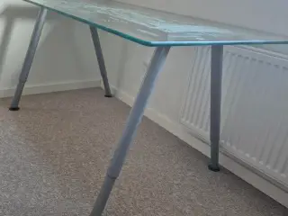 Glas skrivebord