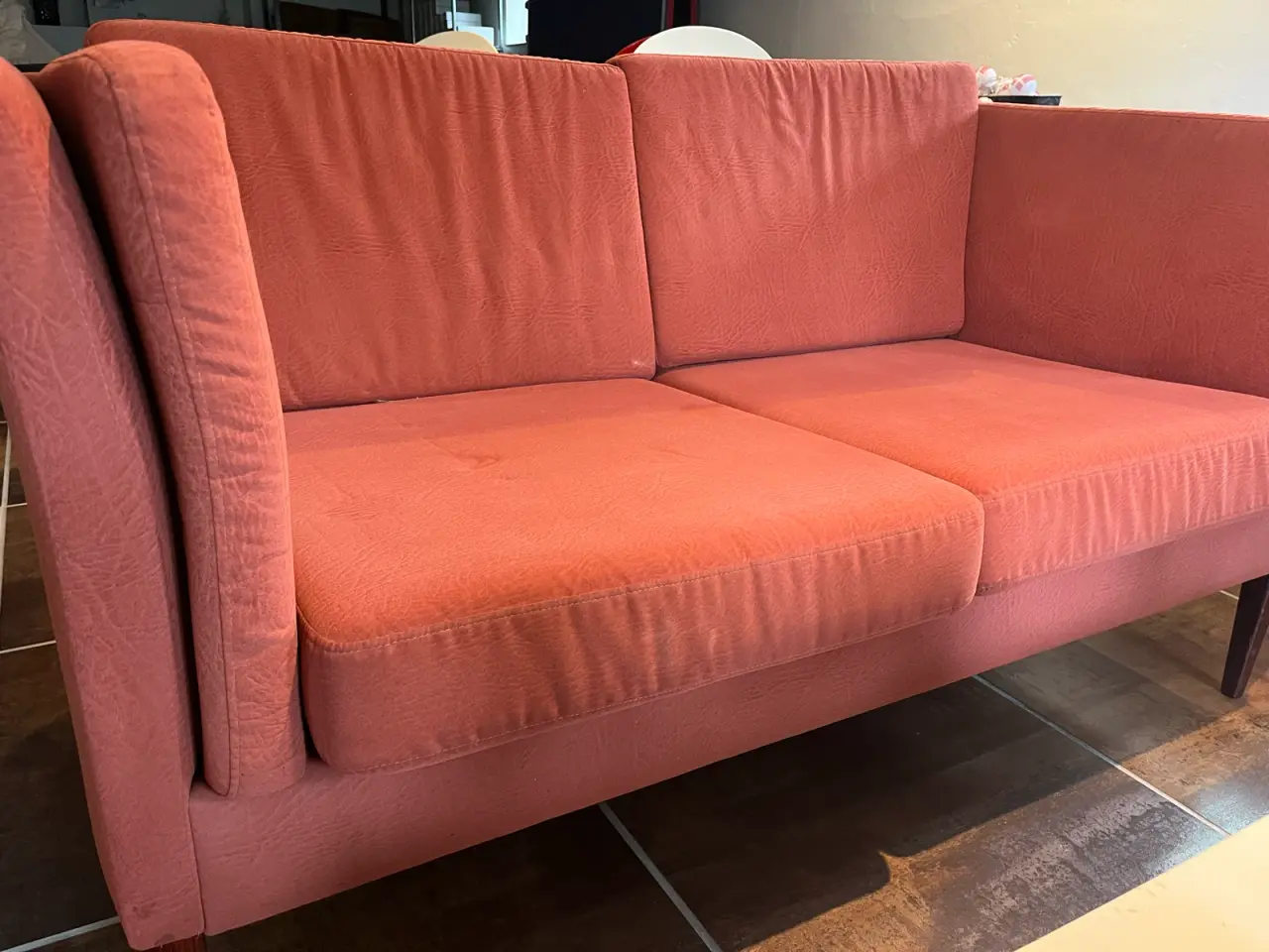Billede 3 - 2 Pers. Sofa i blødt ruskind