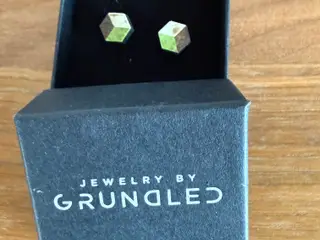 NYE ørestikkere fra Jewelry by Grundled