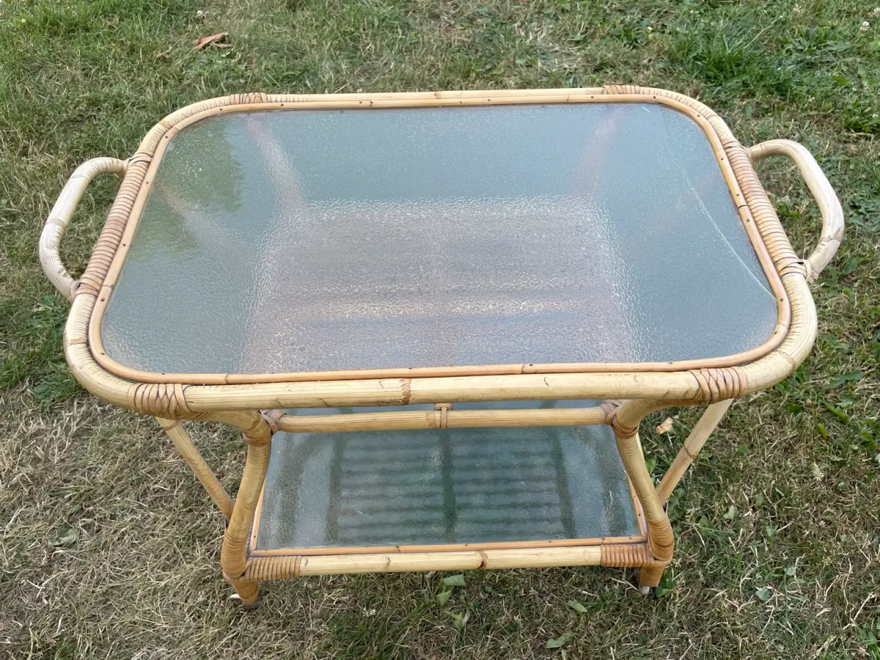 Billede 1 - Bambusbord med to underhylder