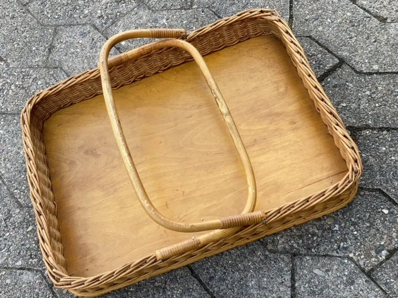 Billede 1 - Serveringsbakke med hank – flet – retro
