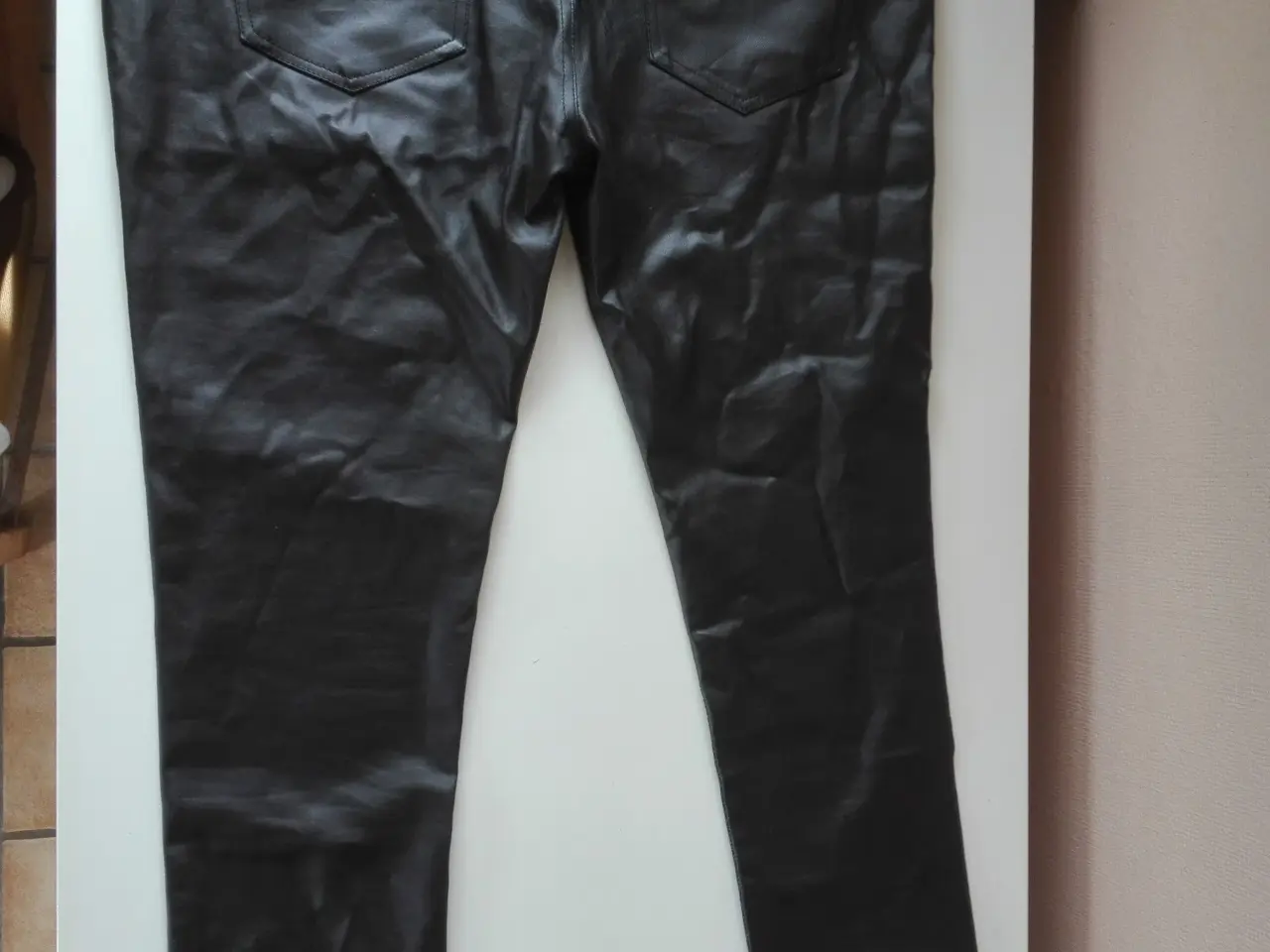 Billede 2 - Jeans coated str. 44