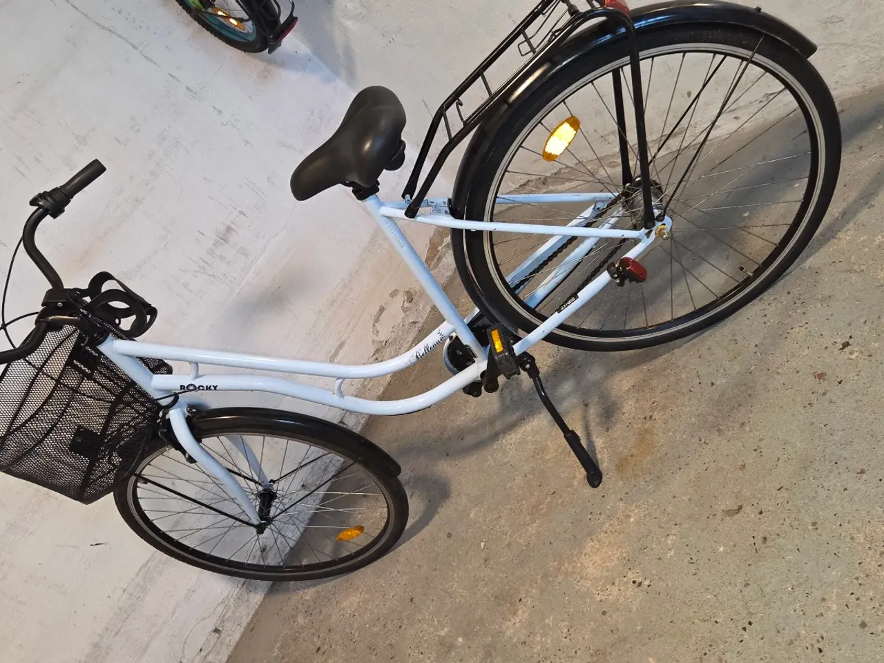 Billede 2 - ROCKY  28" 3 gear  Ny dæk