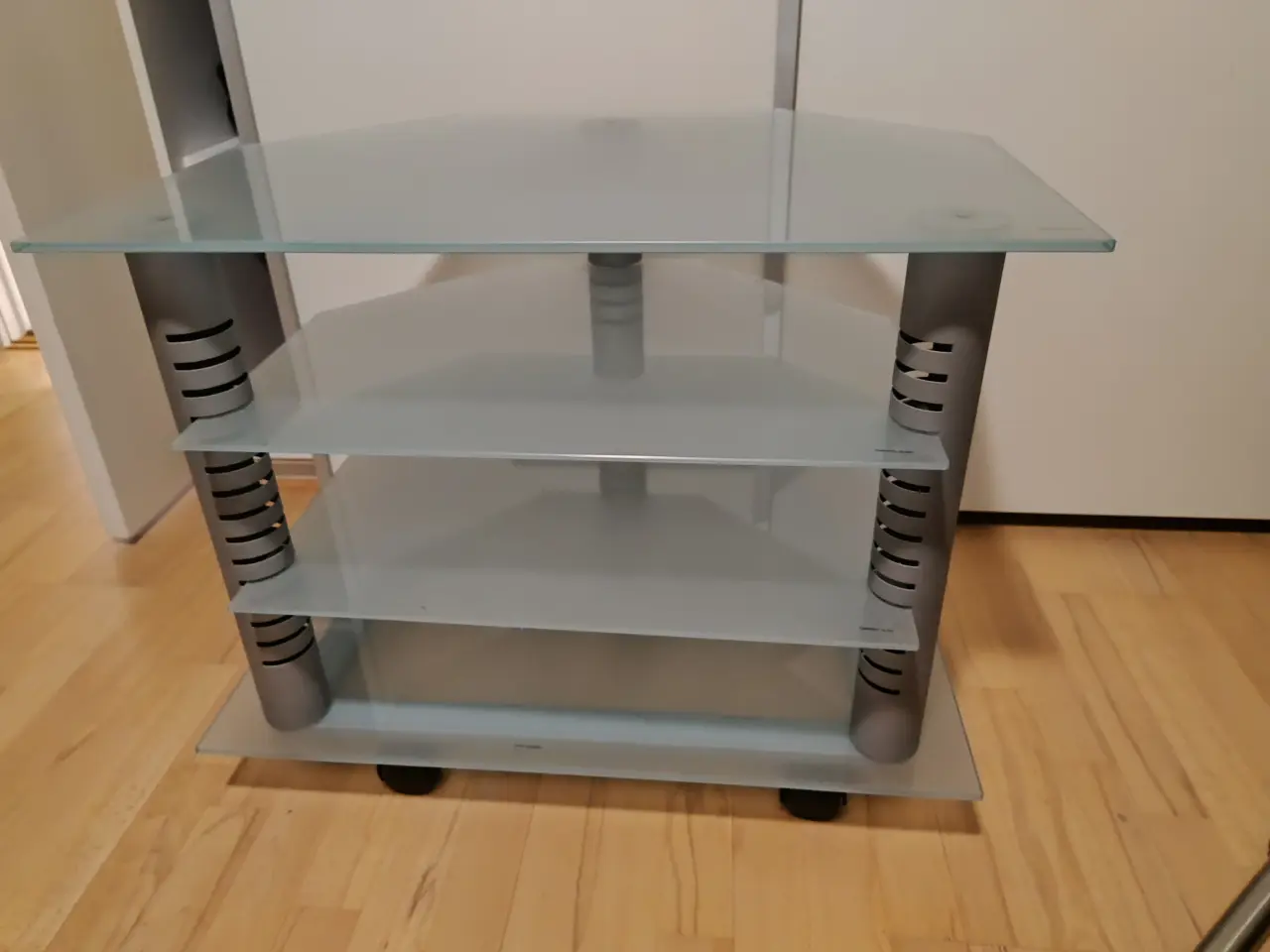 Billede 1 - TV-bord - flot