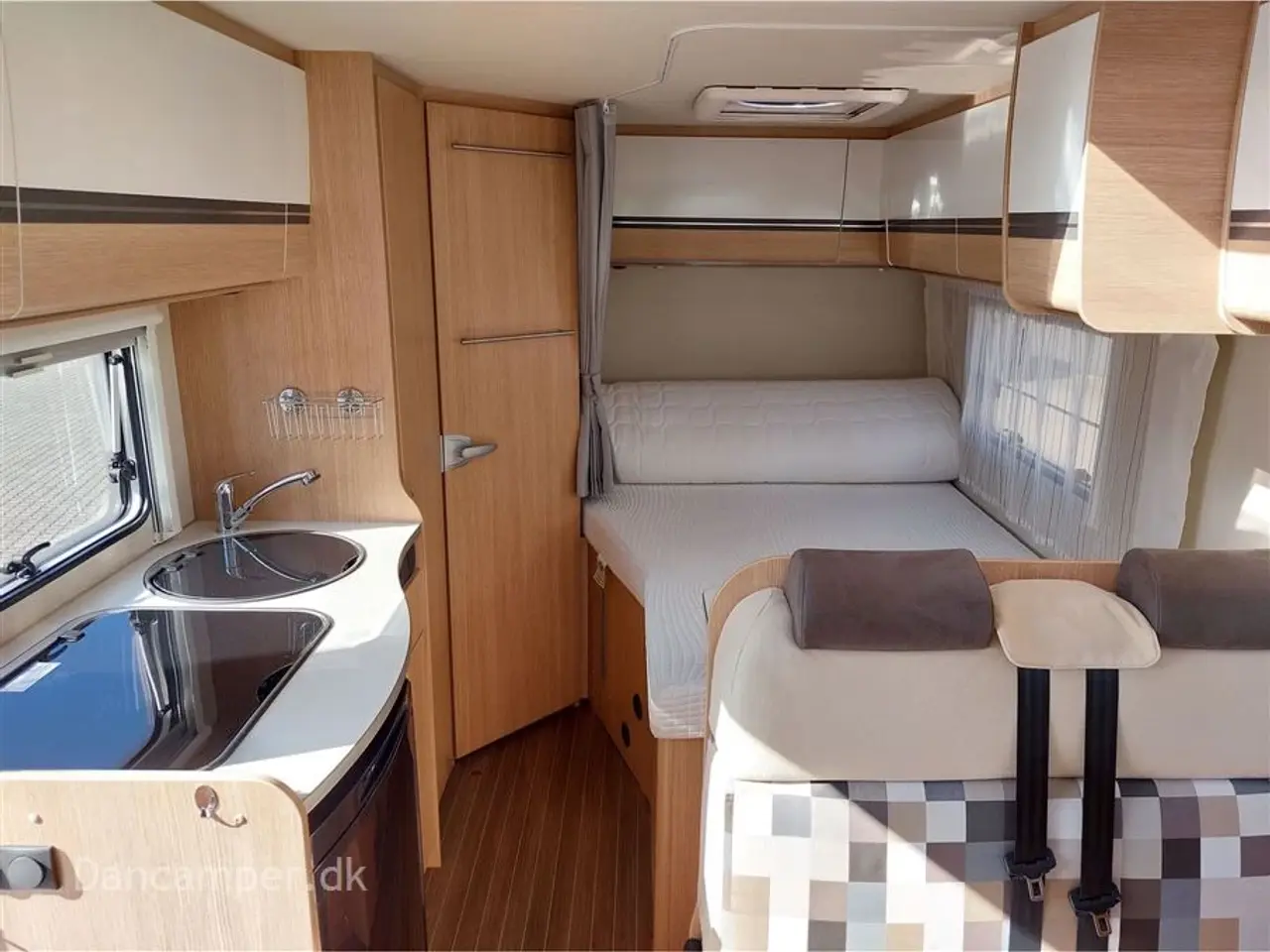 Billede 14 - 2018 - SunLight T 58   TILBUDSPRIS kr. 579.900,- SPAR kr. 25.000,- Sunlight T58 med solcelle, markise, lithiumbatterier, cykelholder m.m.