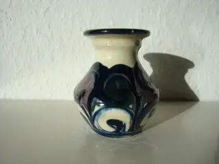 Annashåb fin lille kohorns malet vase