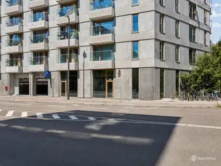 236 m² hjørnebutik med markant facade