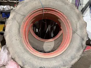 Goodyear 20.8 R 42 - Tvillingehjul / Twin wheels