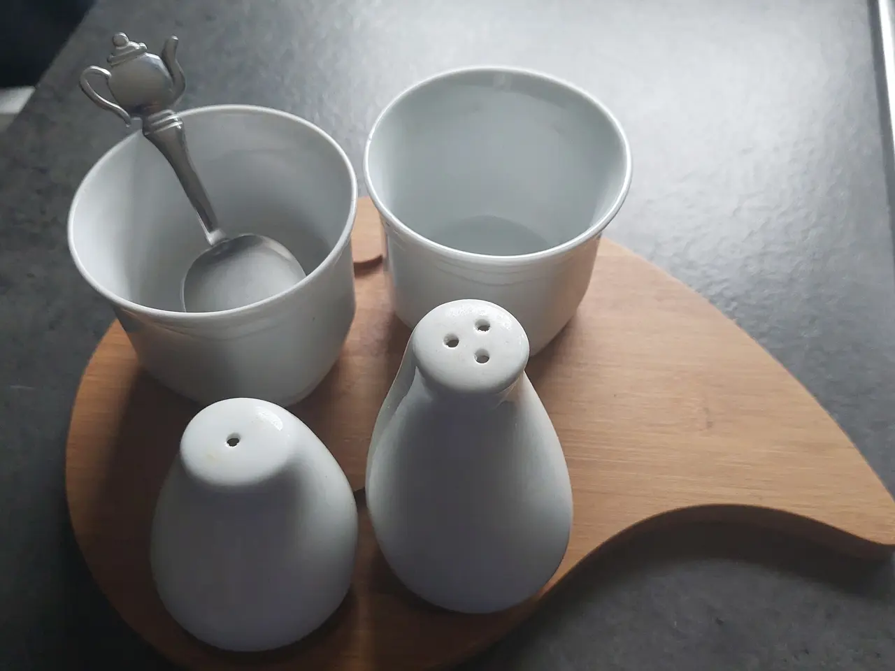 Billede 10 - sæt salt- og peberbøsser i hvid porcelæn