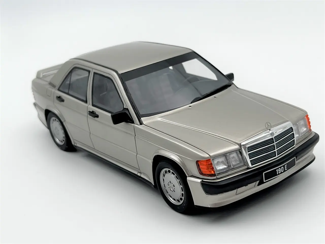 Billede 5 - 1988 Mercedes 190E 2,5 16v Limited Edition 1:18