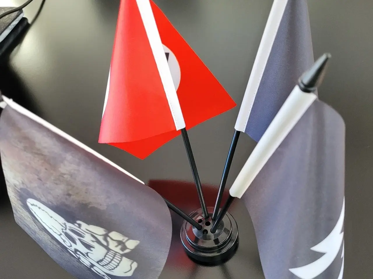 Billede 1 - 4 miniflag Tyskland WW2 med bordholder