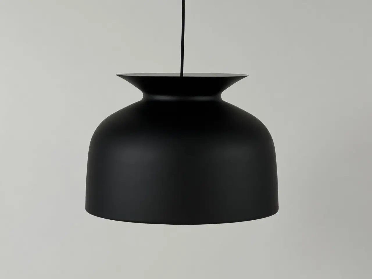 Billede 1 - GUBI Ronde Lampe – Sort Ø40 cm