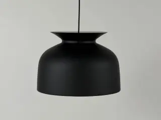 GUBI Ronde Lampe – Sort Ø40 cm