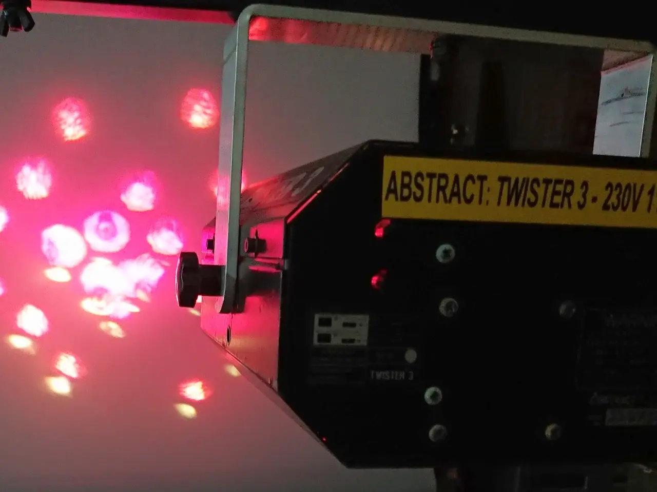 Billede 1 - Udlejning - ABSTRACT TWISTER 3 - 110 Watt. LED