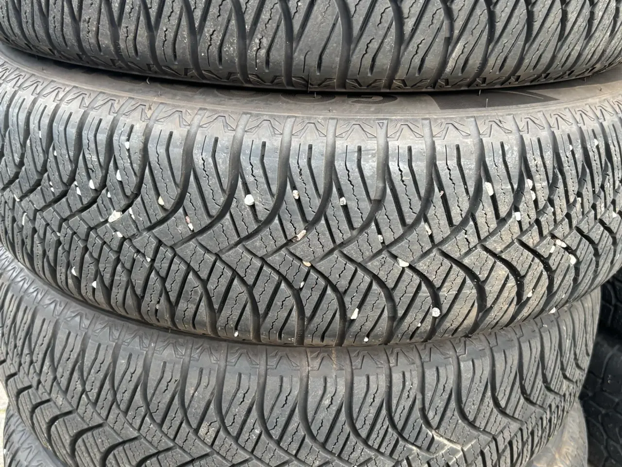 Billede 1 - Helårsdæk på fælge 155/65r14