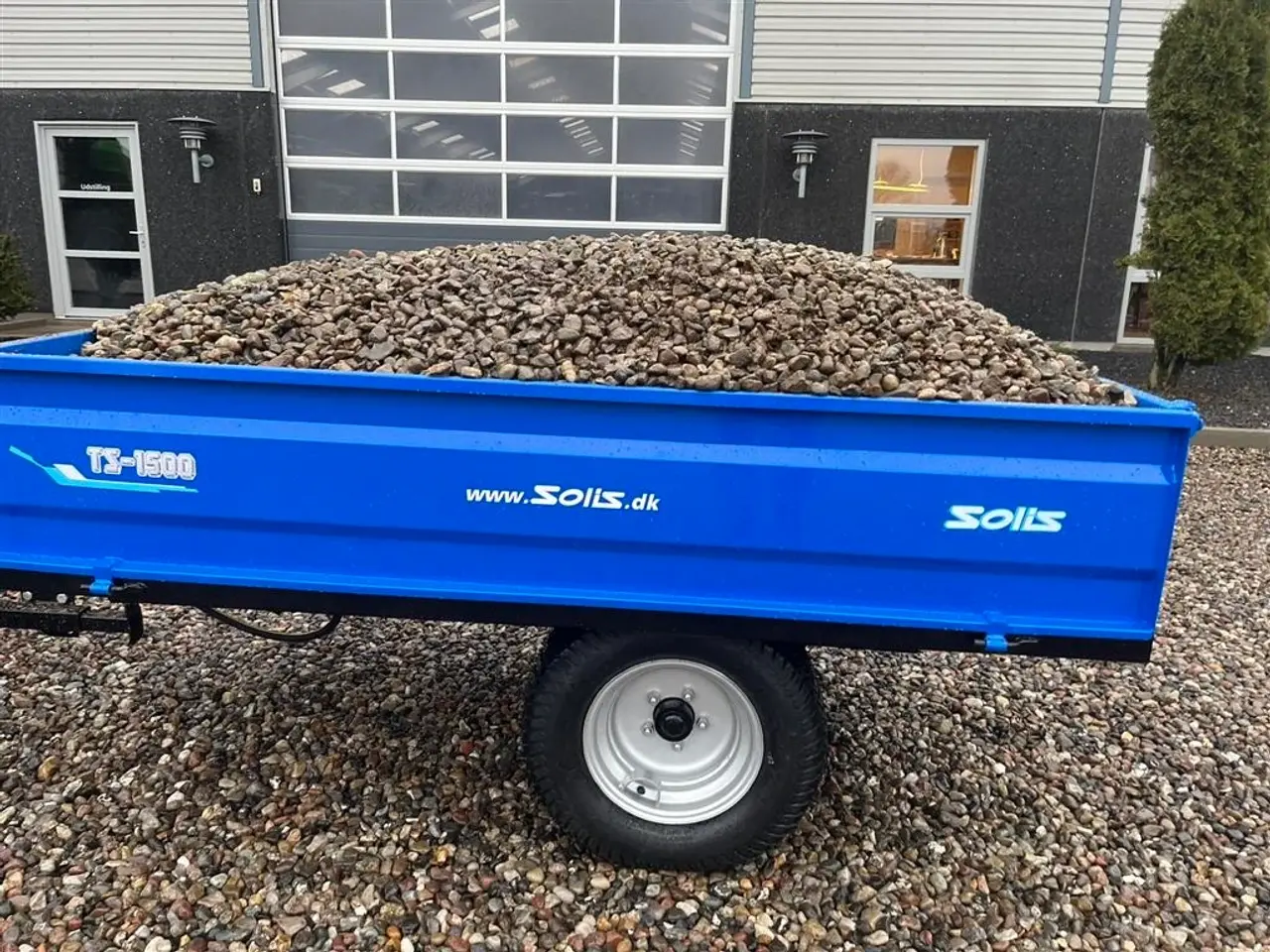 Billede 9 - - - - Solis TS1500 tipvogn med bagtip, aftagelige sider og fine brede dæk.