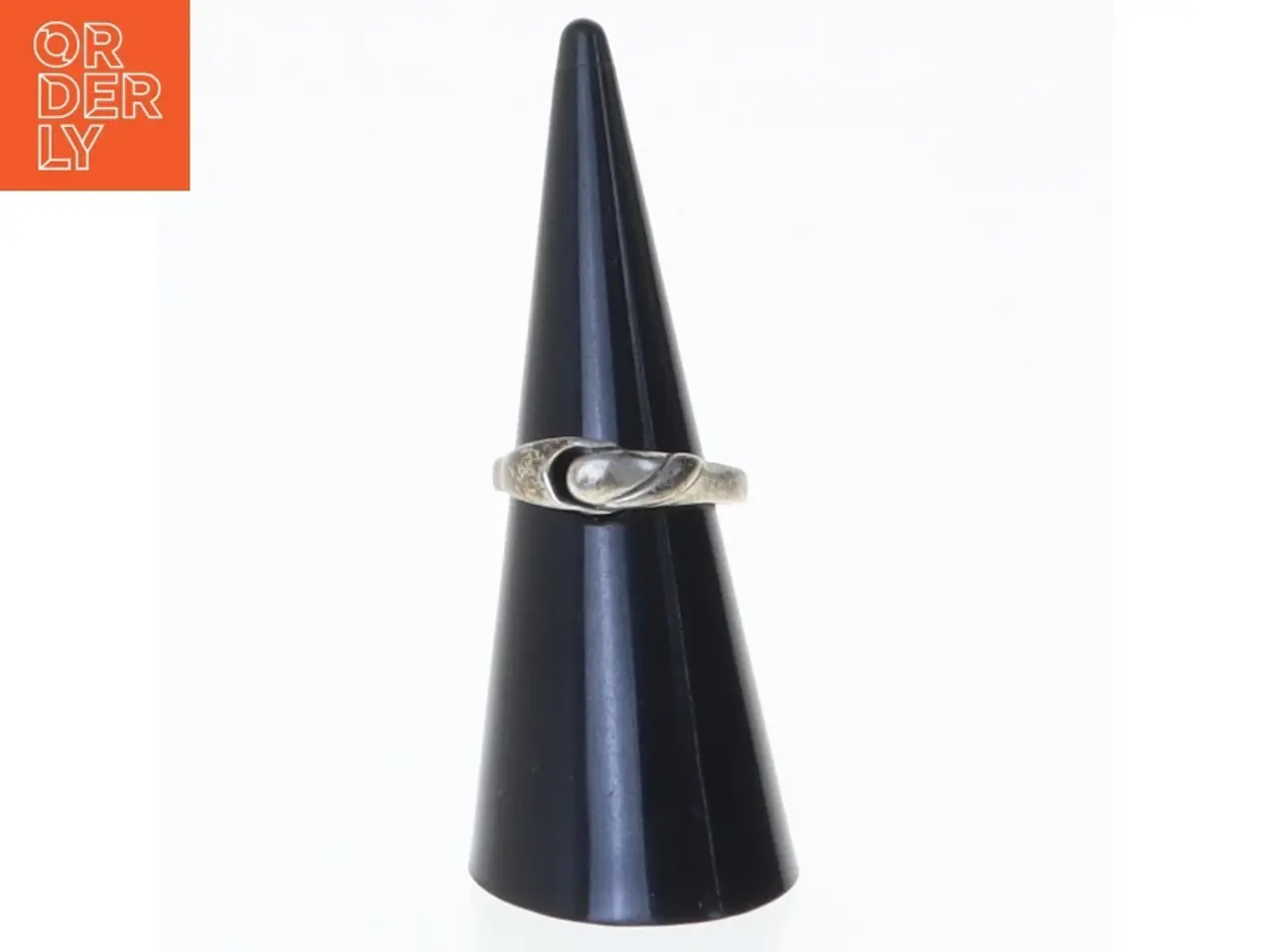 Billede 1 - Sølvfarvet ring (str. 2 cm)