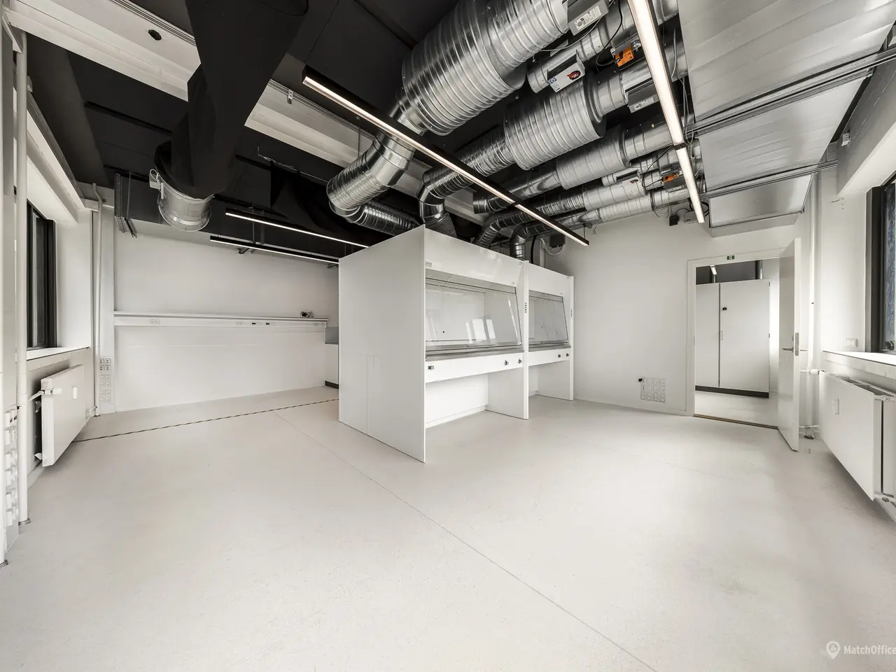 Billede 1 - Rummeligt laboratorie på 347 m²