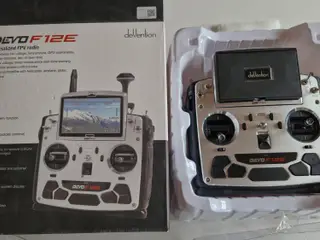 Radiostyring, Devo F12E, 2,4 GHz DSSS+5,8GHz video