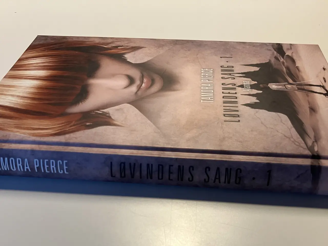 Billede 3 - Løvindens sang. Bind 1 - Alanna. Af Tamora Pierce