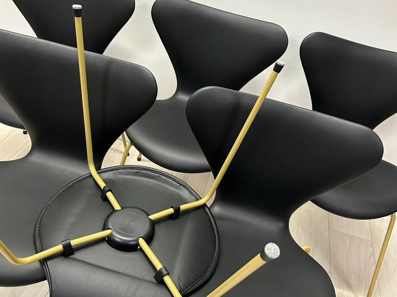 Billede 5 - FH 3107 Nypolstrede Syverstole af Arne Jacobsen