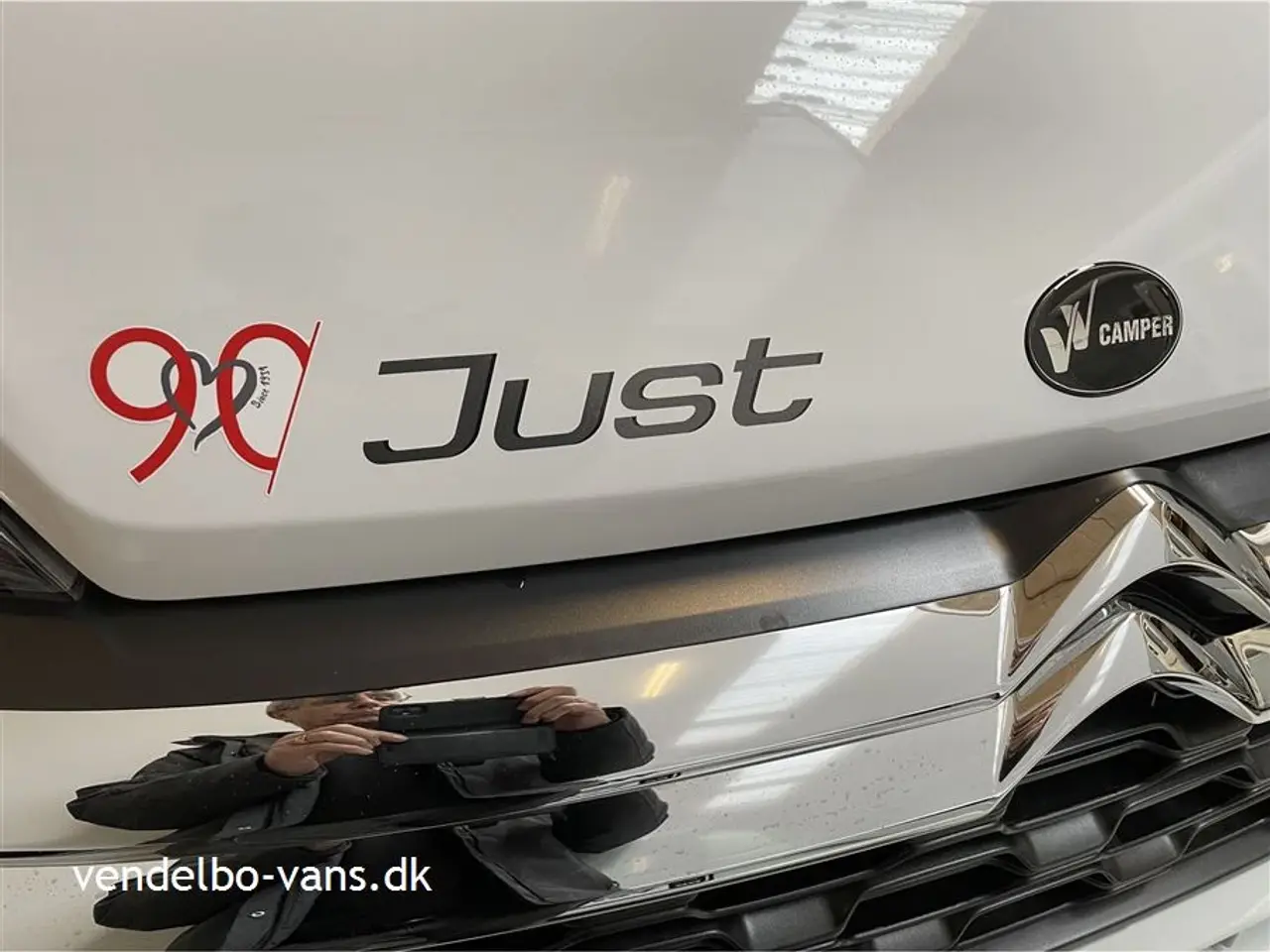 Billede 3 - 2026 - Dethleffs Just T 7052 DBM - 90 Year   Fritstående dobbeltseng med ekstra  stor garage neden under