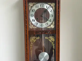 Vægur klassisk mekanisk regulator